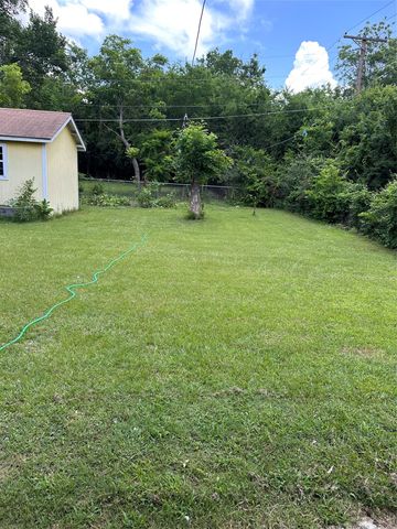 1214 Wolfe City Drive, Greenville, TX 75401