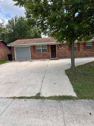 1214 Wolfe City Drive, Greenville, TX 75401