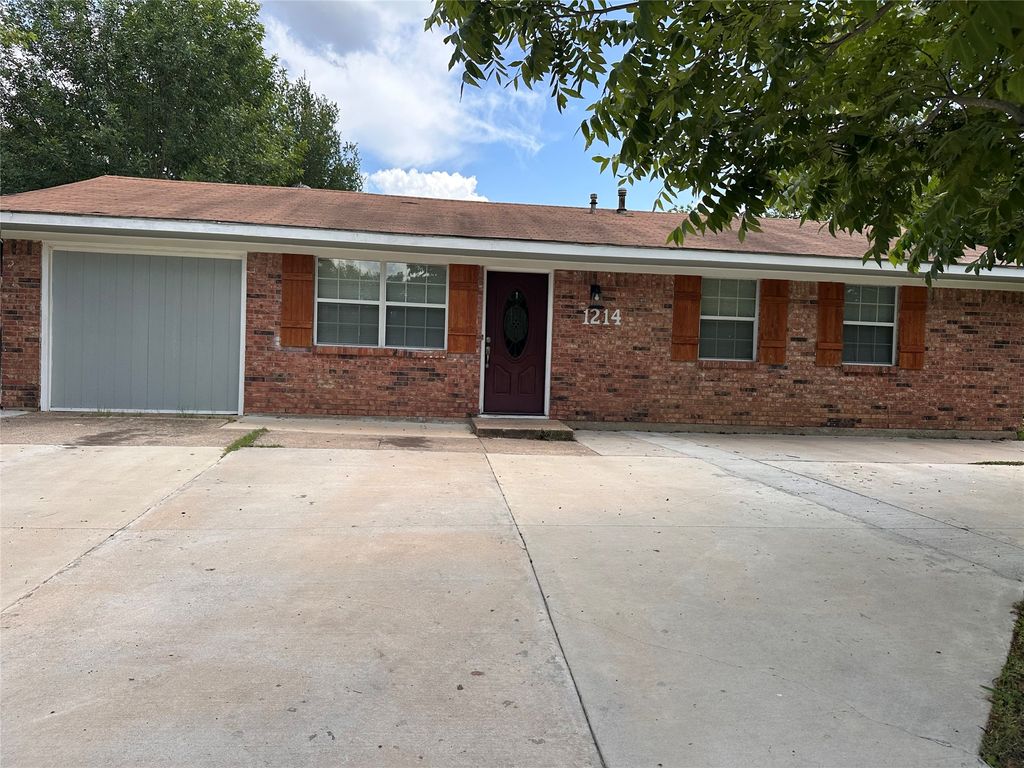 1214 Wolfe City Drive, Greenville, TX 75401
