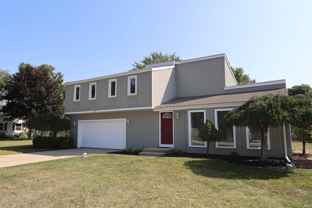 51832 Hedge Lane, Granger, IN 46530