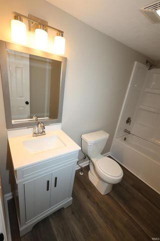 51832 Hedge Lane, Granger, IN 46530