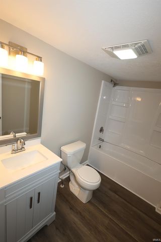 51832 Hedge Lane, Granger, IN 46530