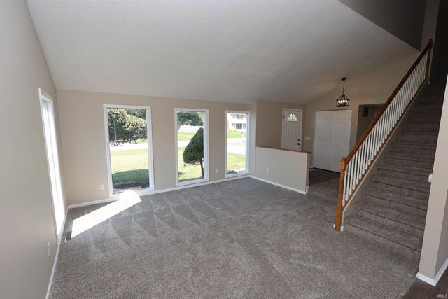 51832 Hedge Lane, Granger, IN 46530