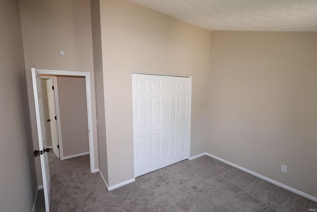 51832 Hedge Lane, Granger, IN 46530