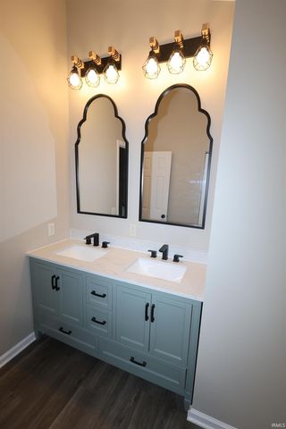 51832 Hedge Lane, Granger, IN 46530