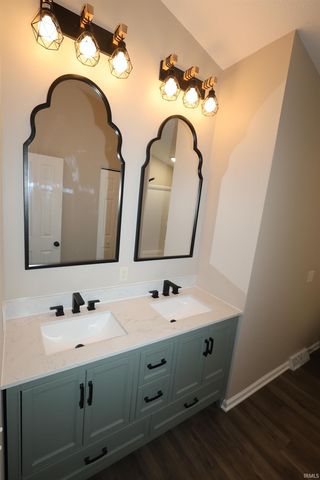 51832 Hedge Lane, Granger, IN 46530