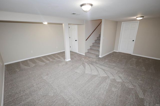 51832 Hedge Lane, Granger, IN 46530