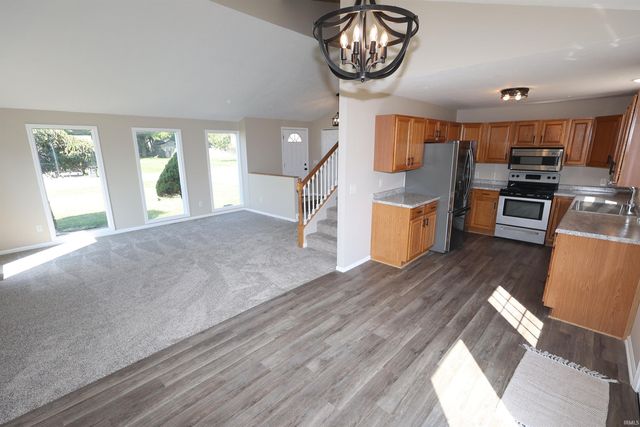 51832 Hedge Lane, Granger, IN 46530