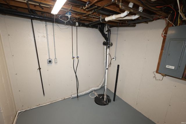 51832 Hedge Lane, Granger, IN 46530