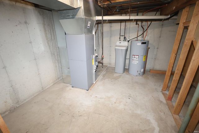 51832 Hedge Lane, Granger, IN 46530