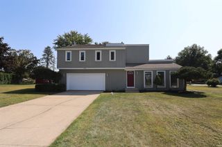 51832 Hedge Lane, Granger, IN 46530