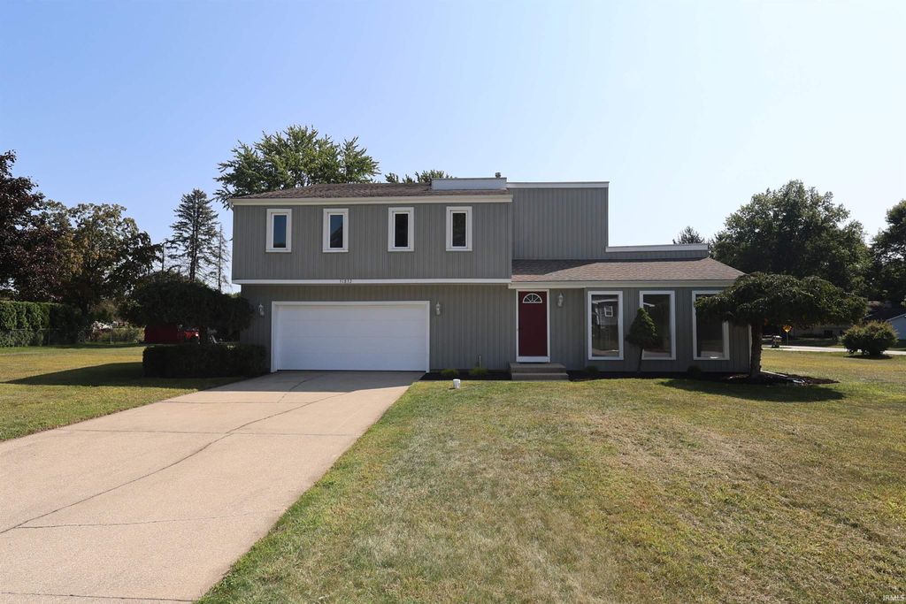 51832 Hedge Lane, Granger, IN 46530