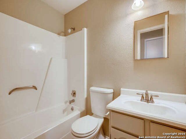 5946 Cliff Bank St, San Antonio, TX 78250