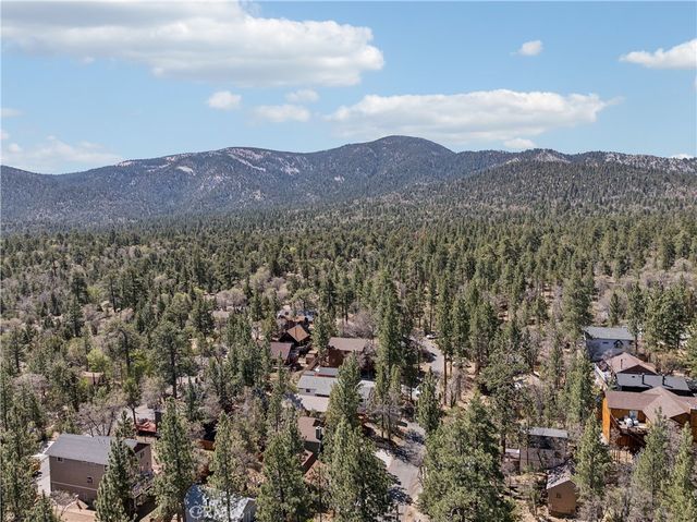879 Spruce Lane, Sugarloaf, CA 92386