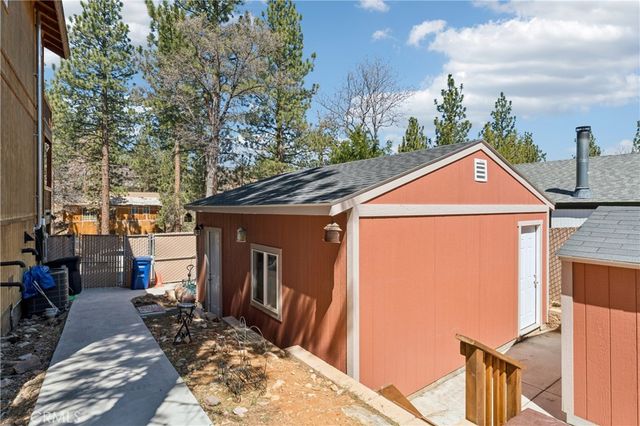 879 Spruce Lane, Sugarloaf, CA 92386