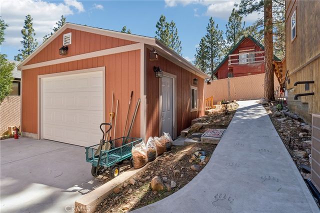 879 Spruce Lane, Sugarloaf, CA 92386