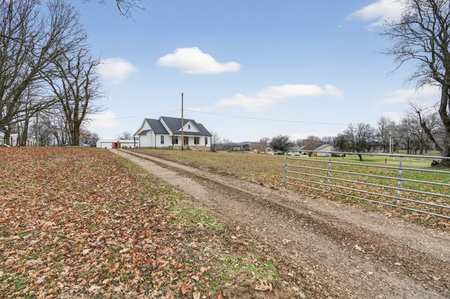 777 Rock Springs Rd, Castalian Springs, TN 37031