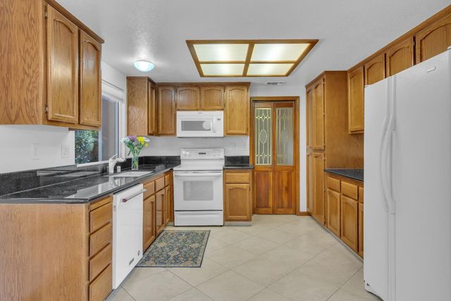 5632 Bluffs Dr, Rocklin, CA 95765