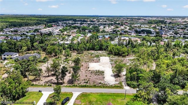 6814 Magnolia LN, Fort Myers, FL 33966