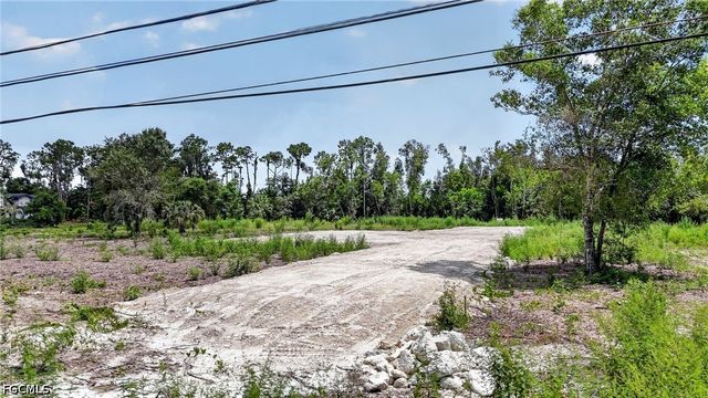 6814 Magnolia LN, Fort Myers, FL 33966