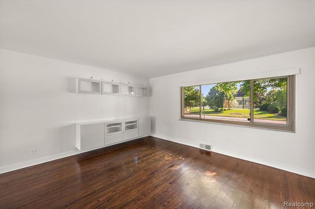975 N Old Woodward Avenue, Birmingham, MI 48009
