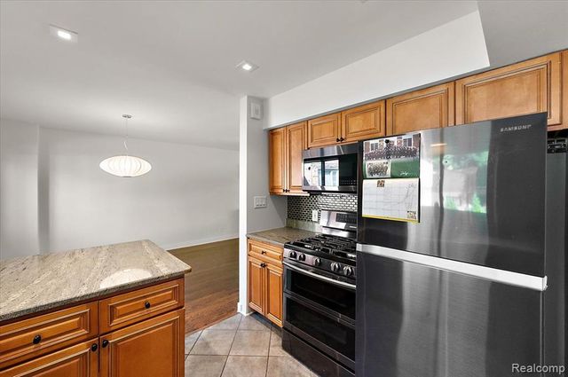 975 N Old Woodward Avenue, Birmingham, MI 48009