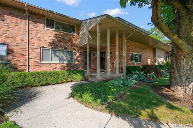 975 N Old Woodward Avenue, Birmingham, MI 48009