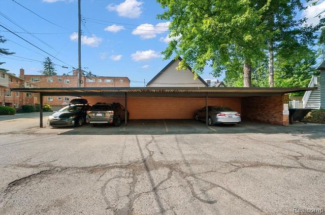 975 N Old Woodward Avenue, Birmingham, MI 48009
