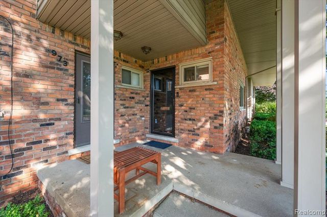 975 N Old Woodward Avenue, Birmingham, MI 48009