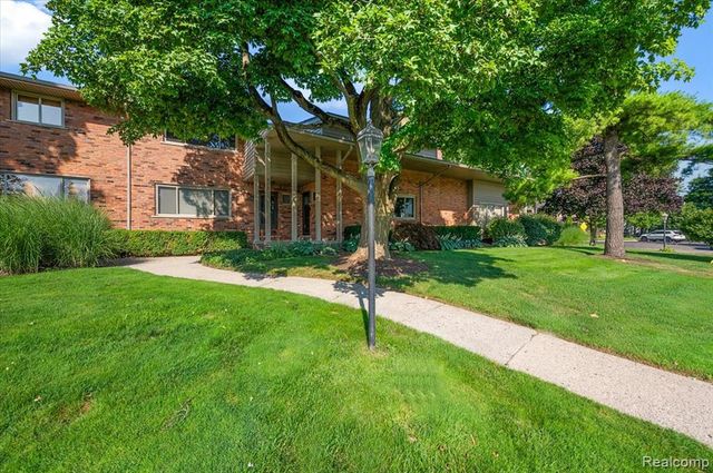 975 N Old Woodward Avenue, Birmingham, MI 48009