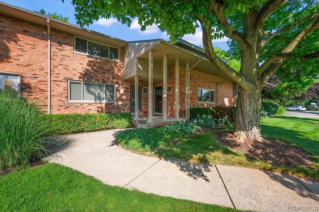 975 N Old Woodward Avenue, Birmingham, MI 48009