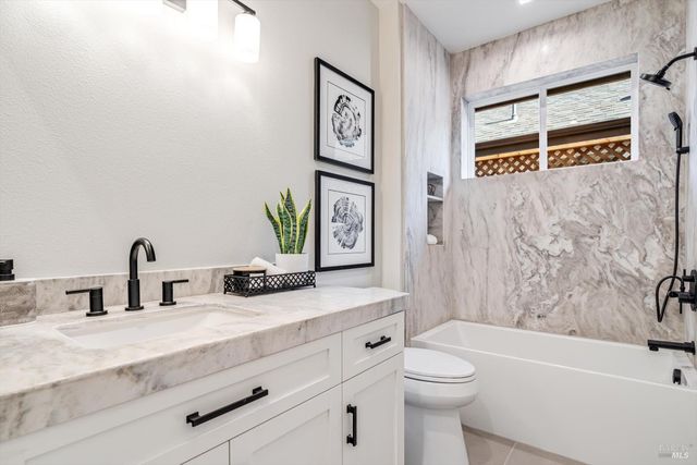 6516 Old Redwood -MAYWOOD LN Hwy, Santa Rosa, CA 95403