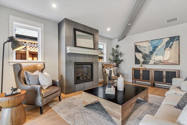 6516 Old Redwood -MAYWOOD LN Hwy, Santa Rosa, CA 95403