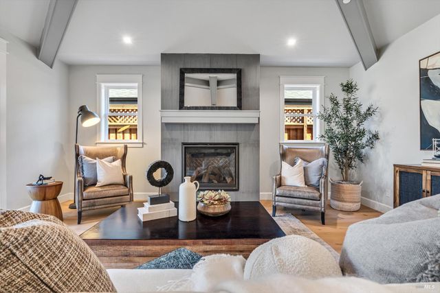 6516 Old Redwood -MAYWOOD LN Hwy, Santa Rosa, CA 95403