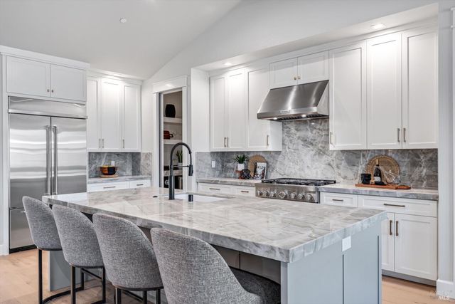 6516 Old Redwood -MAYWOOD LN Hwy, Santa Rosa, CA 95403