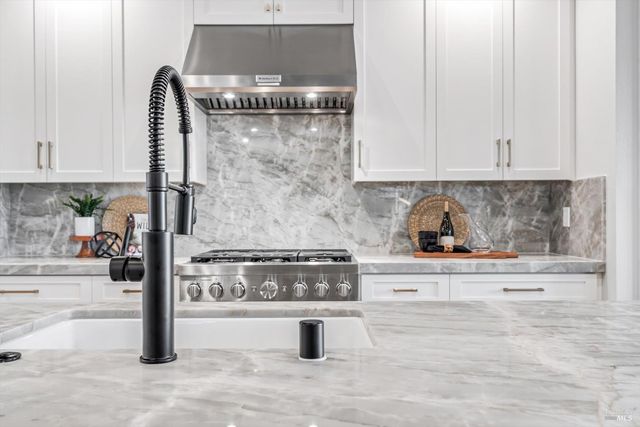 6516 Old Redwood -MAYWOOD LN Hwy, Santa Rosa, CA 95403