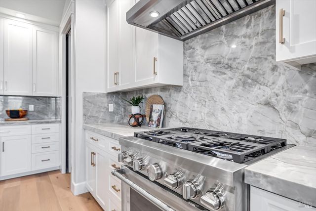 6516 Old Redwood -MAYWOOD LN Hwy, Santa Rosa, CA 95403