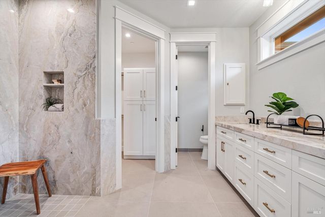 6516 Old Redwood -MAYWOOD LN Hwy, Santa Rosa, CA 95403