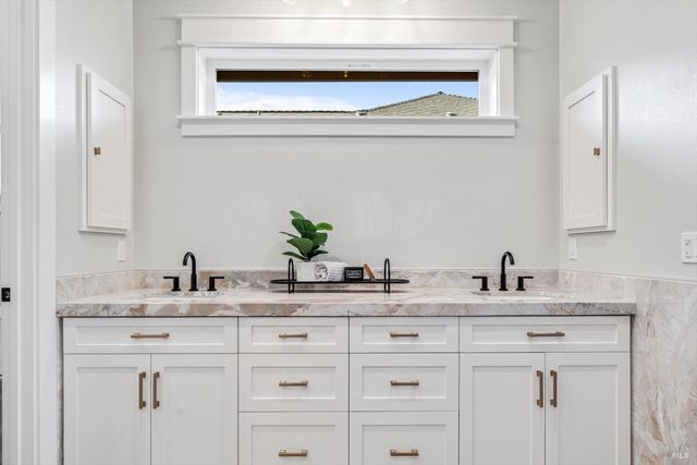 6516 Old Redwood -MAYWOOD LN Hwy, Santa Rosa, CA 95403