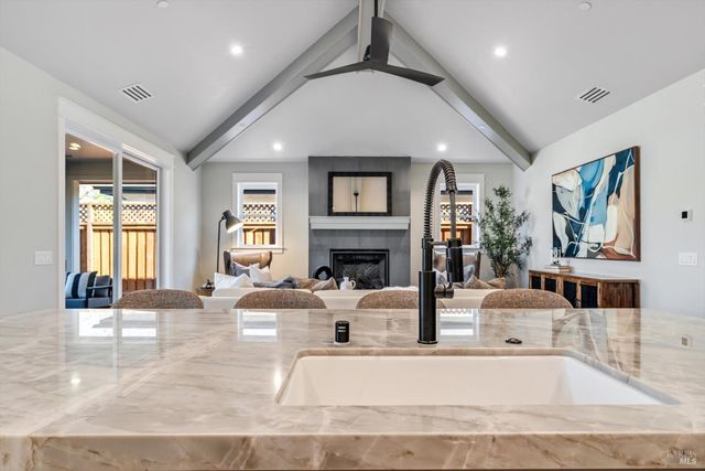 6516 Old Redwood -MAYWOOD LN Hwy, Santa Rosa, CA 95403