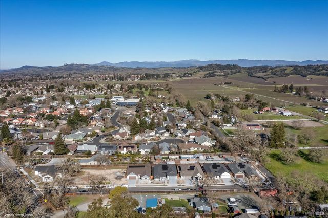 6516 Old Redwood -MAYWOOD LN Hwy, Santa Rosa, CA 95403