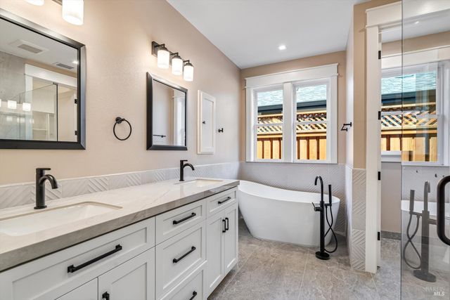 6516 Old Redwood -MAYWOOD LN Hwy, Santa Rosa, CA 95403