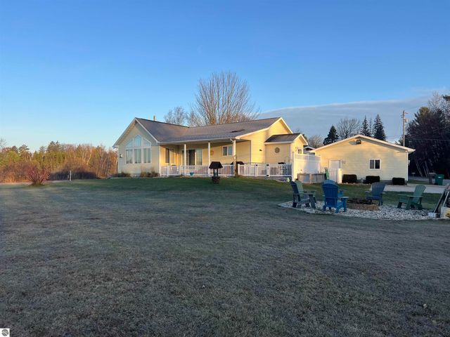 137 Brandy Drive, Cadillac, MI 49601