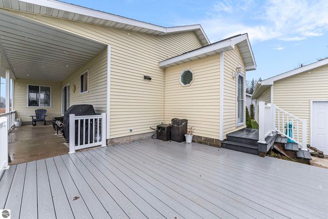 137 Brandy Drive, Cadillac, MI 49601