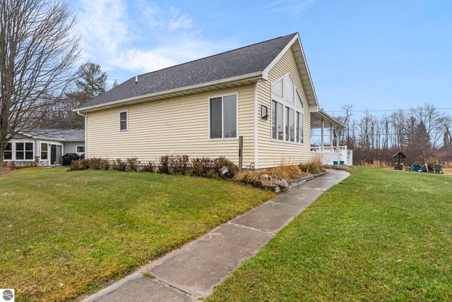 137 Brandy Drive, Cadillac, MI 49601