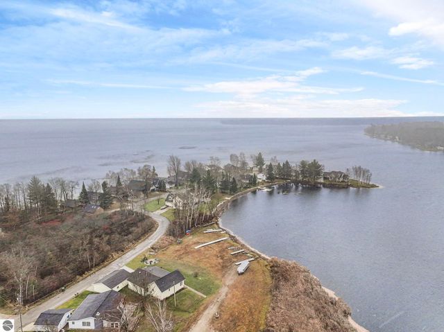 137 Brandy Drive, Cadillac, MI 49601