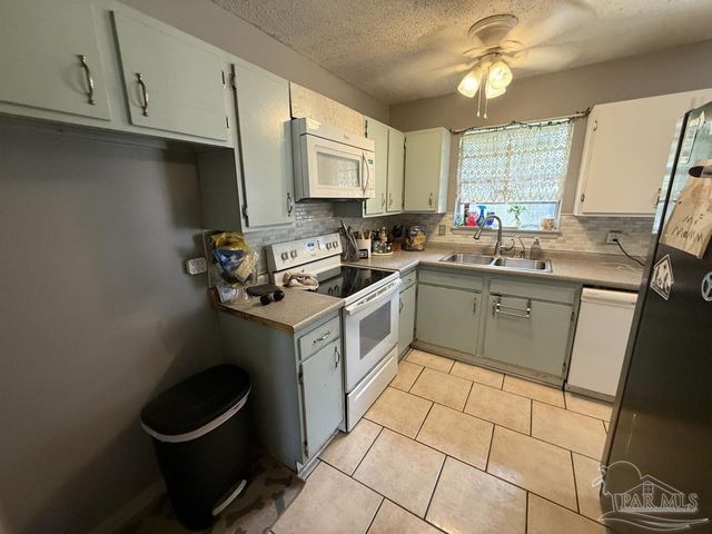 4881 La Ceiba Dr, Pensacola, FL 32526