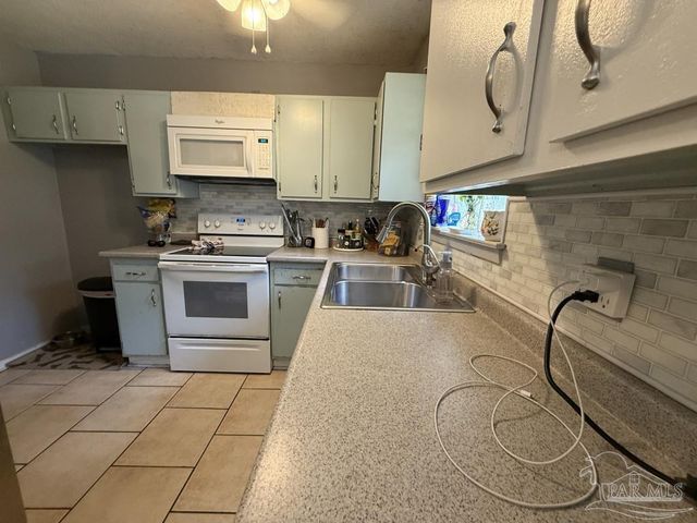 4881 La Ceiba Dr, Pensacola, FL 32526