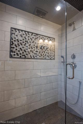 5150 Dayton Drive, Troy, MI 48085