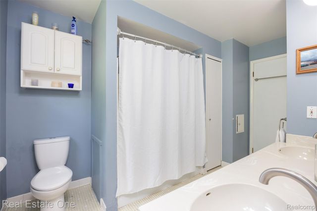 5150 Dayton Drive, Troy, MI 48085